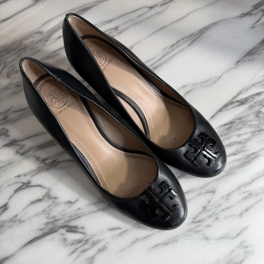 TORY BURCH Leather Wedge Pump Size 10 Heels Ballet Style Monogram Logo Black
